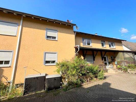 Hofseite Zweifamilienhaus