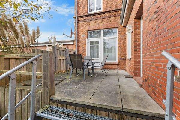 Terrasse WG1 / Eingang WG2