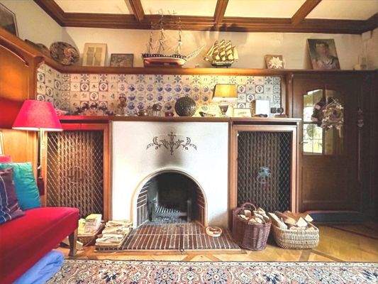 Stilvolle Behaglichkeit vor dem Kamin