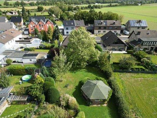 Obere Ansicht des Gartens/Sommerhaus