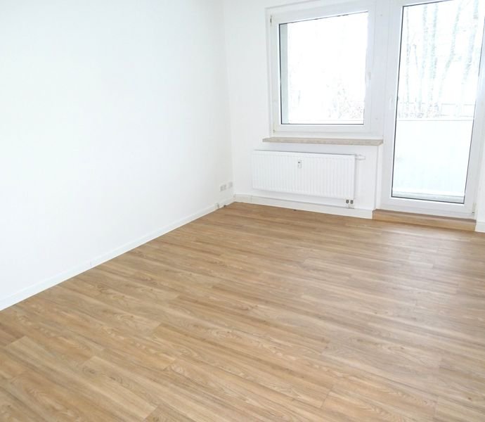 * mit Balkon* Neu sanierte 3 Zimmer Wohnung in Werdau zu vermieten!