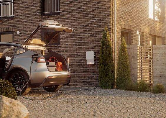 Landhaus-142-modern-Strasse-Klinker-WallBox.jpg