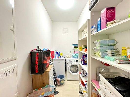 Abstellraum-Waschraum