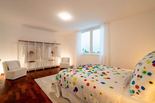 Schlafzimmer der Kellerwohnung