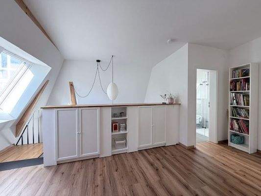 offene lichtdurchflutete Galerie im Obergeschoss