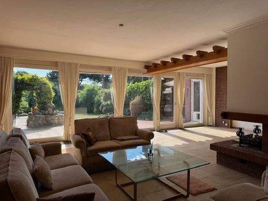 Wohnzimmer mit Kamin