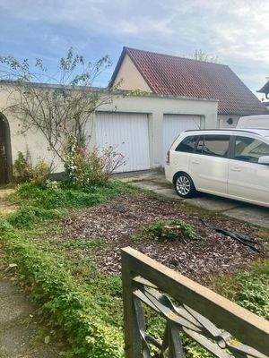 Garage mit Stellplatz 