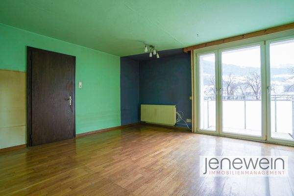 Wohnzimmer mit Balkon