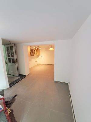 Frisch saniert Wohnzimmer.jpg