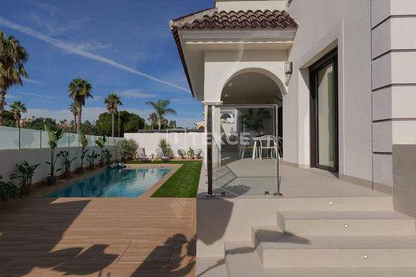 Elegant Villa with Private Pool and Solarium in Ciudad Quesada