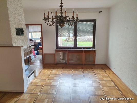 Wohnzimmer mit Kamin EG rechts