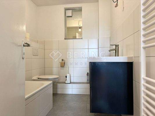 Modernisiertes Bad mit Wanne