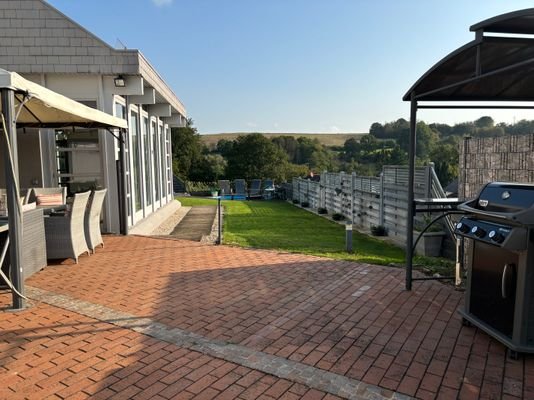 Großzügige Terrasse mit Fernblick