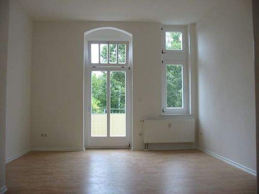 Wohnraumbeispiel mit Balkon