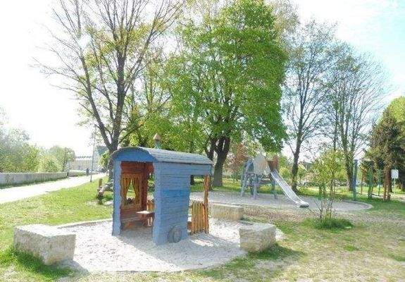 großer öffentlicher Spielplatz