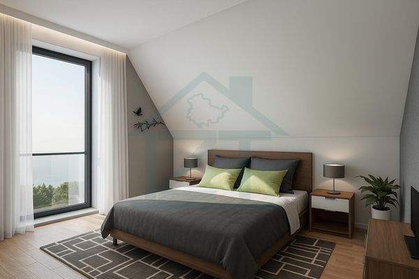 Minimalist Dachzimmer mit Naturlicht