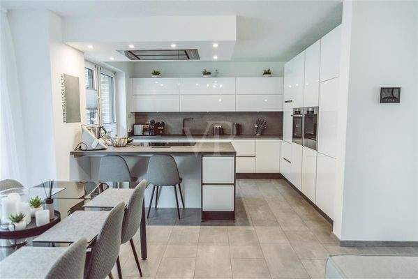 Esszimmer und Küche