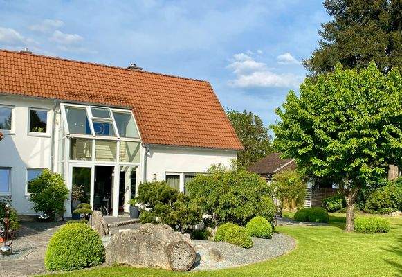 Haus mit Wintergarten aussen.JPG