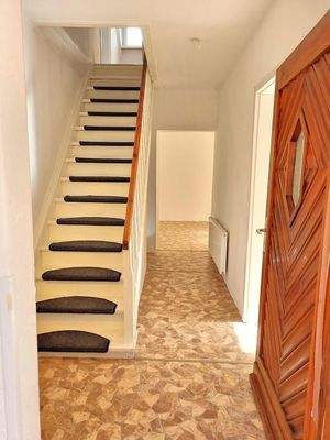 Holzhaustür zum Flur