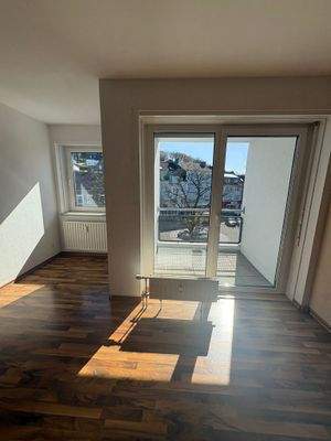 Helle Wohnung mit Balkon