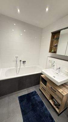 Badezimmer mit Badewanne