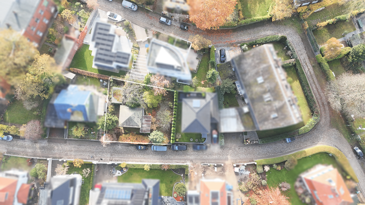 Drohnenaufnahme mit Grundstücksbegrenzung