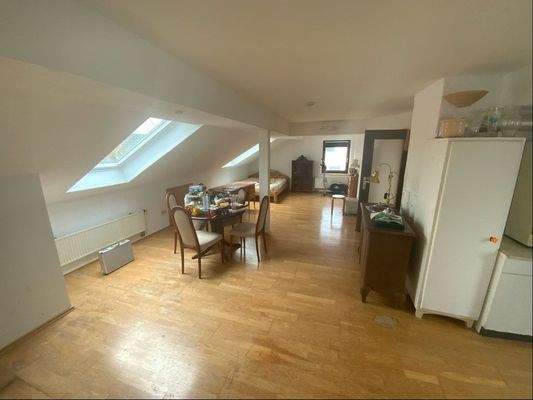 Wohn-/Essbereich-/Schlafbereich DG