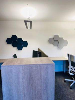 EG gr. Zimmer (hier Büro)