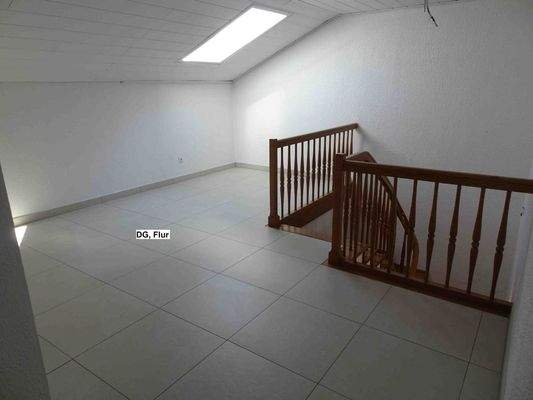 DG, Treppenaufgang mit Flur