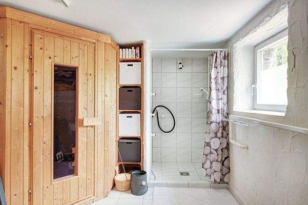 Sauna mit Dusche