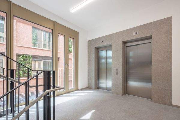 Treppenhaus Q8.1 + Q8.2.jpg