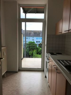 Küche und Balkon
