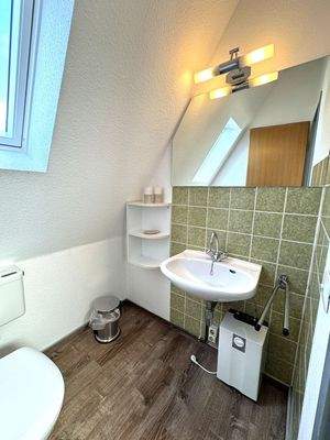 WC mit Waschbecken OG