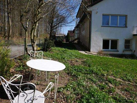 Wohnhaus mit Zugang von der Waldseite