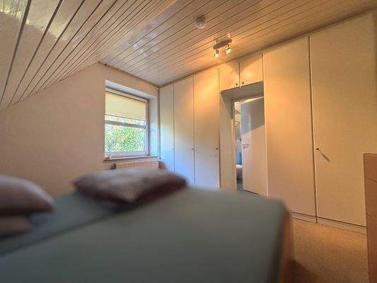 Schlafzi. mit Einbauschränken