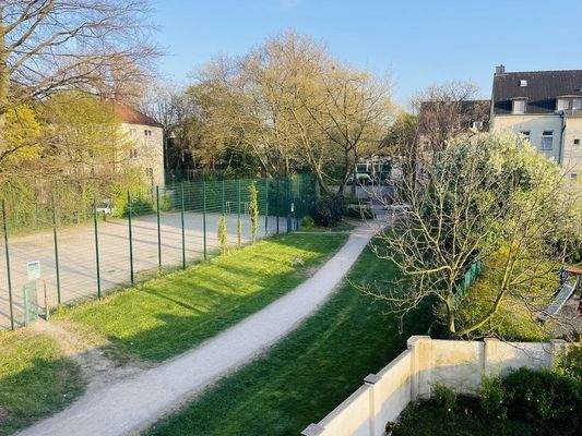 Angrenzendes Grundstück