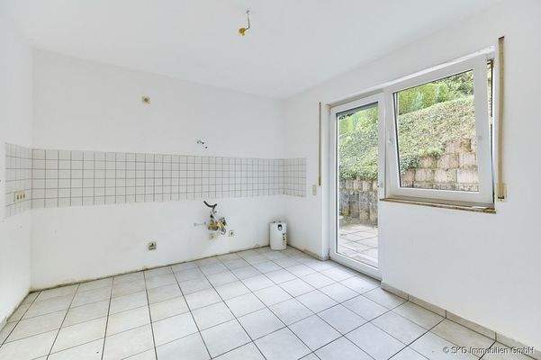 Von der Küche gehts auf den kleinen Freisitz