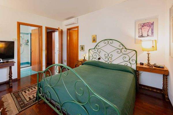 Eckhaus in Udine in der Via Grazzano