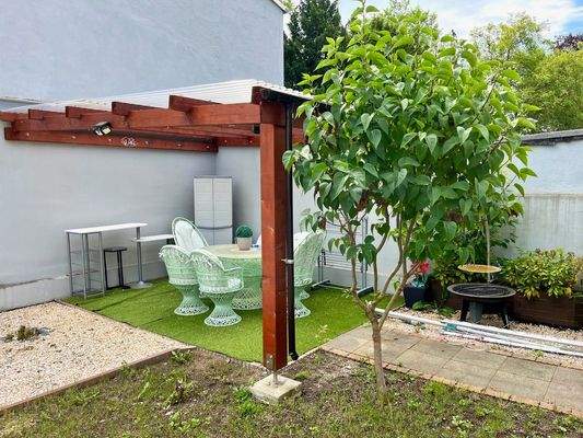 gem. Sitzgelegenheiten im Garten