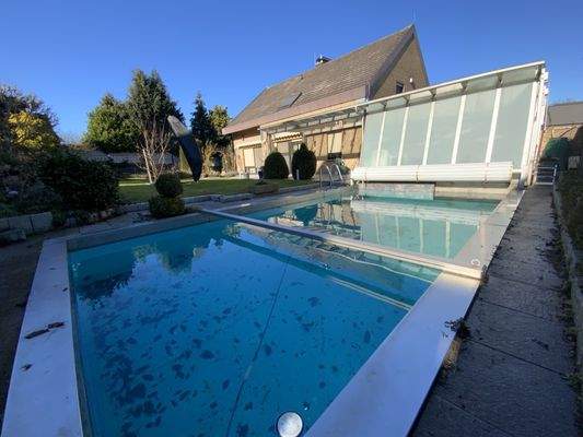 Swimmingpool mit vielen Extras