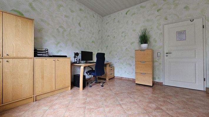 Gewerbeteil im EG - Büro 2