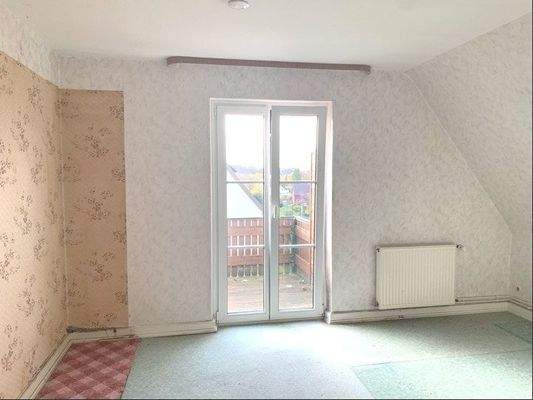 Wohnraum mit Balkonzugang