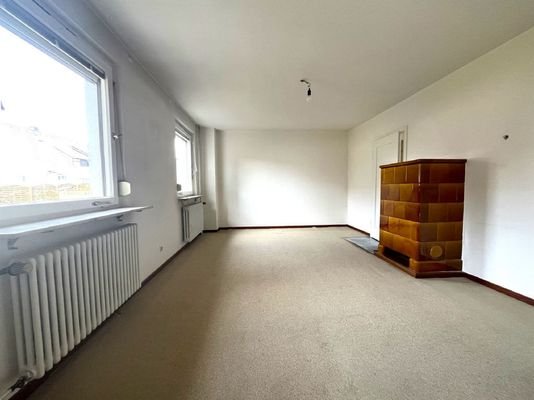 EG: Zimmer 3 mit Kachelofen