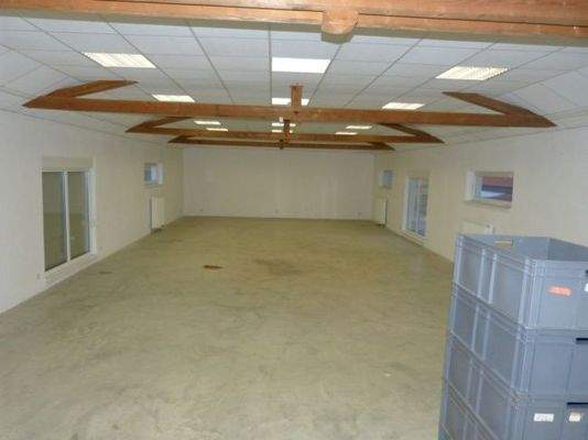 mit 2 flügeliger Eingangstüre