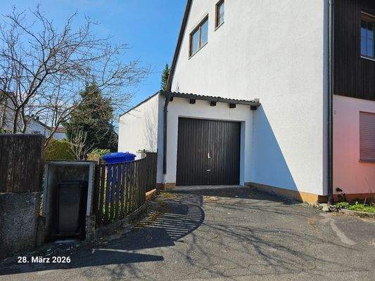 Garage u. Zufahrt.jpg