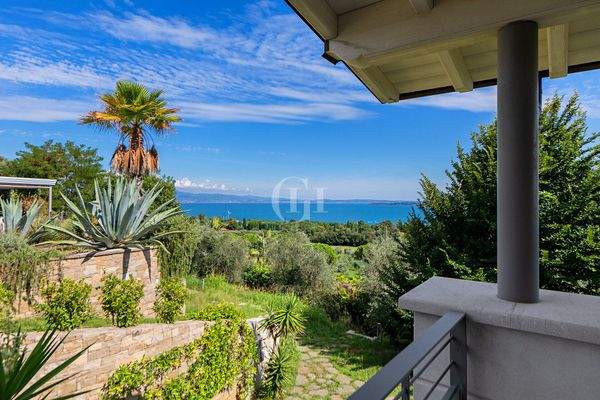 Terrasse mit Seeblick