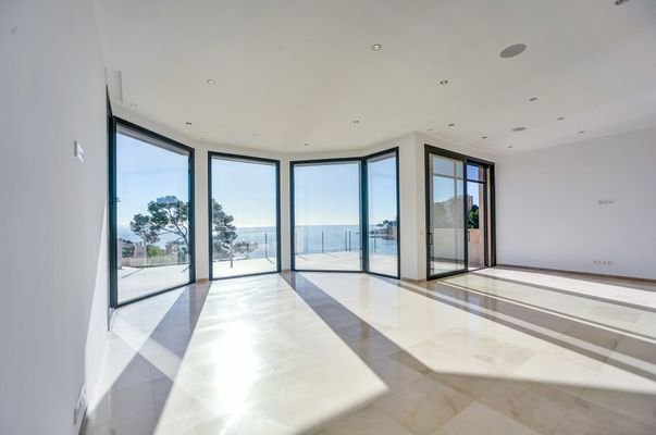 Spacious living- dining room with spectacular views