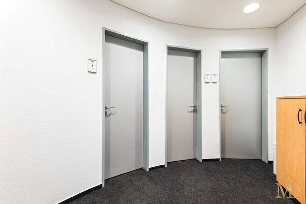 Sanitäreinrichtungen und Serverraum