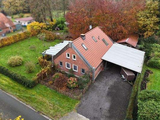 Ansicht Haus und Carport
