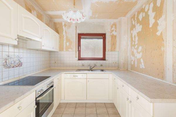 Küche mit Einbauküche